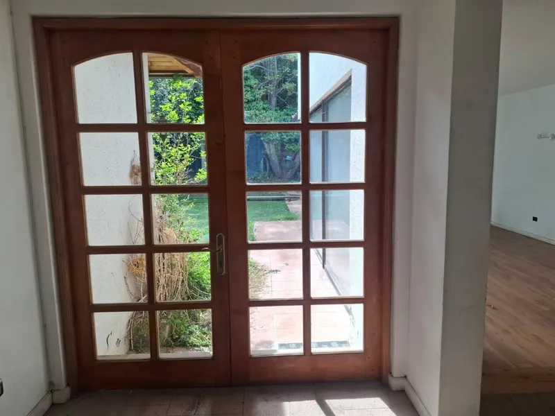 Puerta doble de madera y vidrio (tipo francesa)