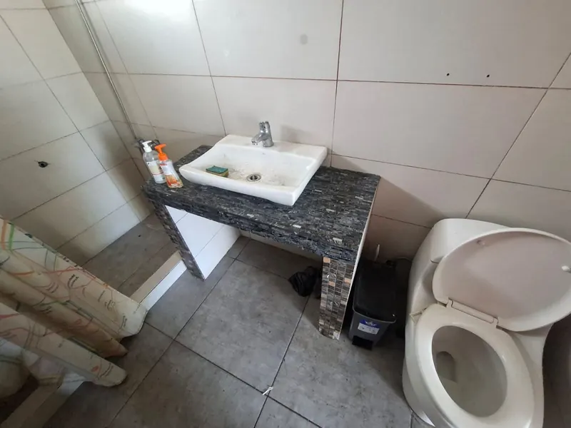 WC y lavamanos con mueble