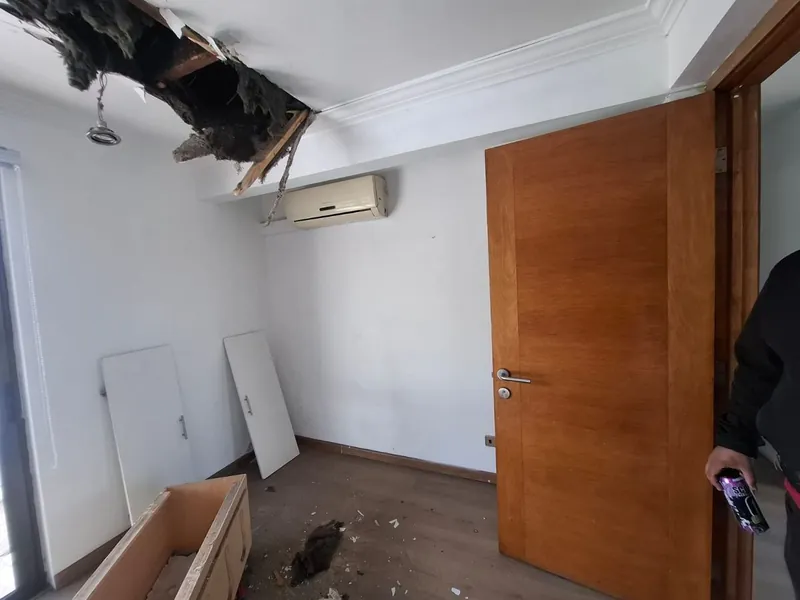 Desarme interior de una vivienda antes de su demolición